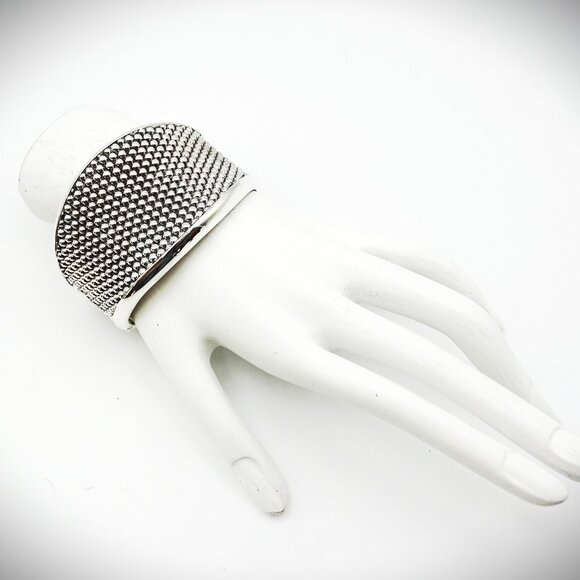 LAGOS Gorgeous Caviar Collection Sterling Silver Hinged Heavy Bracelet Size M - Picture 12 of 12